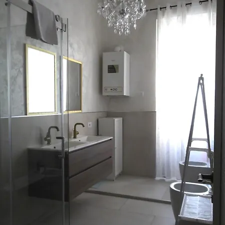 Gasthof Glint House Royal - Sapienza 4*