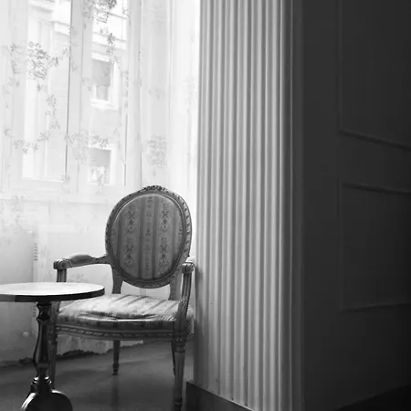 Glint House Royal - Sapienza Guest house